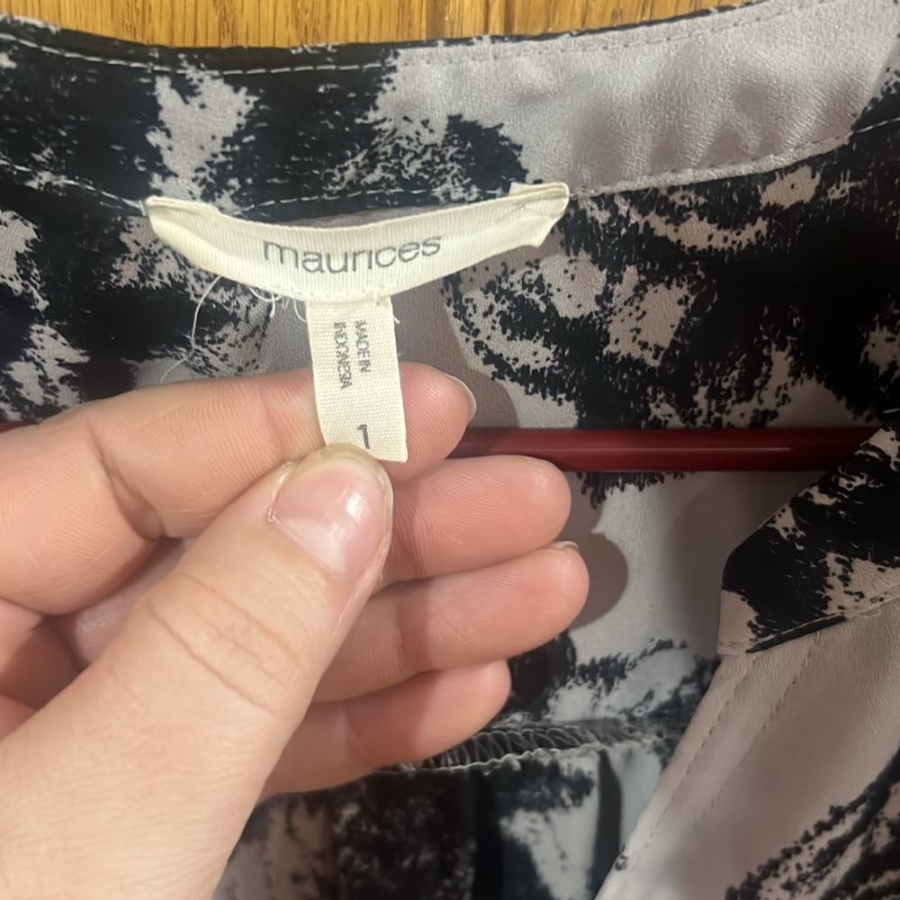 Maurice’s blouse size 1 - Picture 2 of 4